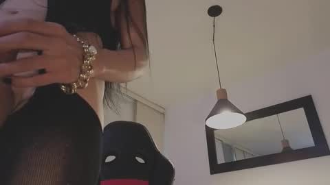 Mia online show from March 10, 2026, 9:31 pm