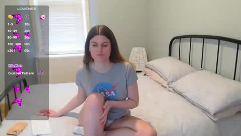 Mia  online show from February 17, 2025, 3:53 pm