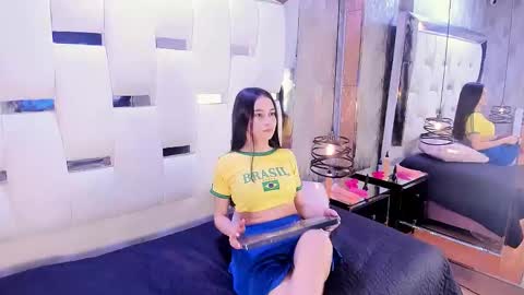 Mia Watson online show from November 3, 2025, 12:28 pm