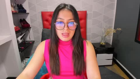 Snapshot of miawils_ chatting on December 13, 2024, 10:34 pm M I A W I L S online show from December 13, 2024, 10:34 pm