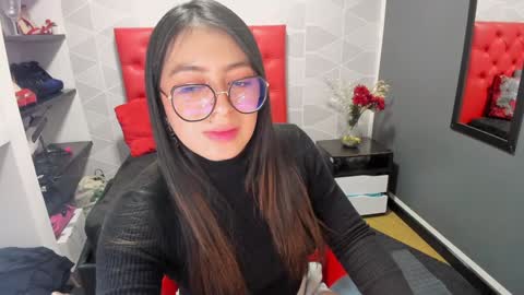 Snapshot of miawils_ chatting on January 31, 2025, 1:43 am M I A W I L S online show from January 31, 2025, 1:43 am