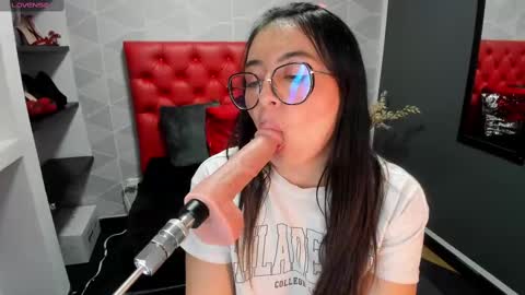 Snapshot of miawils_ chatting on February 17, 2025, 10:36 pm M I A W I L S online show from February 17, 2025, 10:36 pm