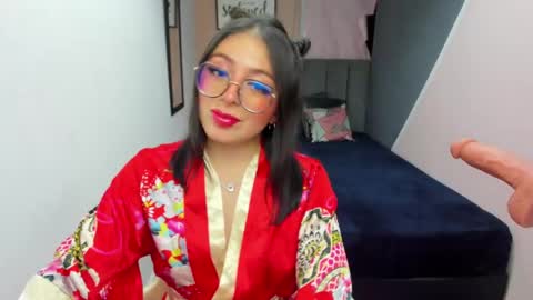 Snapshot of miawils_ chatting on February 28, 2025, 3:26 am M I A W I L S online show from February 28, 2025, 3:26 am