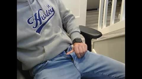 mic6969mic online show from November 19, 2025, 3:23 pm