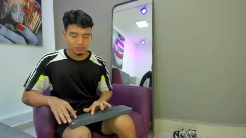 Snapshot of michael__ross chatting on January 7, 2026, 11:34 am Michael Ross online show from January 7, 2026, 11:34 am