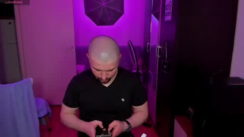Snapshot of michael_wolfborn chatting on April 7, 2026, 5:24 pm Michael online show from April 7, 2026, 5:24 pm