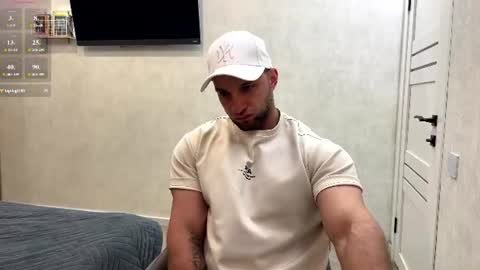 michaelbradley_for_u online show from June 10, 2026, 9:35 pm
