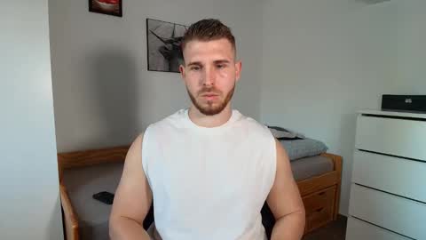 michaelos11 online show from April 19, 2026, 10:03 am