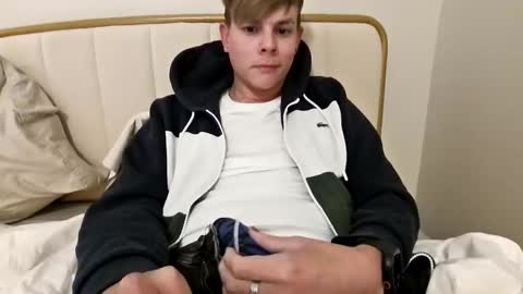 Snapshot of michaeltwinkboy chatting on March 29, 2026, 2:33 am michaeltwinkboy online show from March 29, 2026, 2:33 am