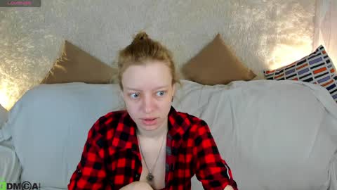 Snapshot of michelle_blond chatting on April 6, 2026, 12:52 am michelle_blond online show from April 6, 2026, 12:52 am