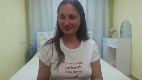 Snapshot of michellee11 chatting on July 9, 2026, 12:31 pm Michel online show from July 9, 2026, 12:31 pm