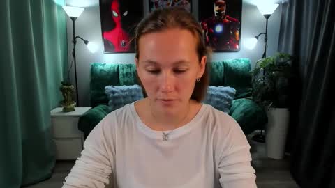 MichelleOrtis online show from November 25, 2025, 12:05 pm