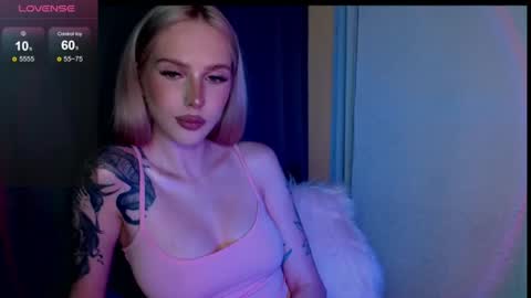 Snapshot of michellevelour chatting on June 15, 2026, 4:53 pm Michelle online show from June 15, 2026, 4:53 pm