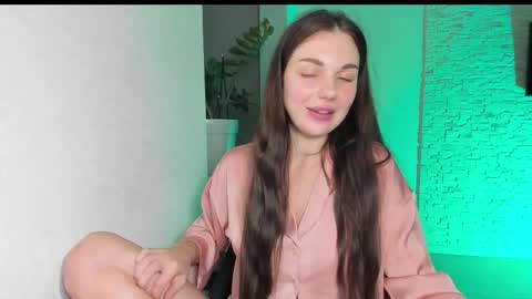 Michellee online show from October 28, 2025, 6:10 pm