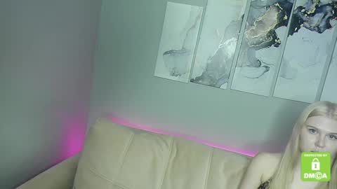 Snapshot of mickey_mia chatting on December 23, 2024, 7:20 pm inst miiiss mia online show from December 23, 2024, 7:20 pm