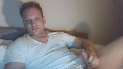 Snapshot of mickkxl chatting on January 16, 2025, 8:36 pm mickkxl online show from January 16, 2025, 8:36 pm