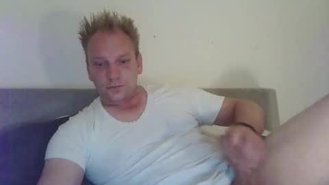 Snapshot of mickkxl chatting on October 20, 2025, 7:03 pm mickkxl online show from October 20, 2025, 7:03 pm