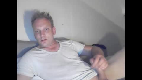 Snapshot of mickkxl chatting on June 5, 2026, 8:58 pm mickkxl online show from June 5, 2026, 8:58 pm
