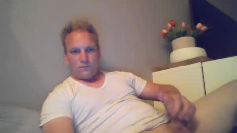 Snapshot of mickkxl chatting on July 22, 2026, 10:01 pm mickkxl online show from July 22, 2026, 10:01 pm