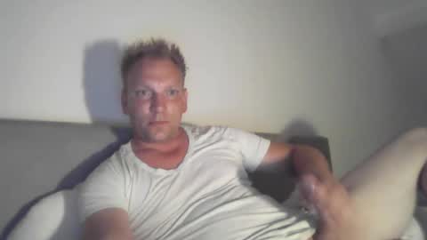 Snapshot of mickkxl chatting on August 4, 2026, 9:39 pm mickkxl online show from August 4, 2026, 9:39 pm