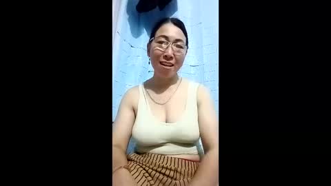Snapshot of mickye00 chatting on April 19, 2026, 8:11 pm Miky online show from April 19, 2026, 8:11 pm