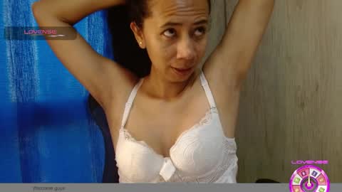 Snapshot of miculohot chatting on March 27, 2026, 1:33 pm vanesa sexy online show from March 27, 2026, 1:33 pm