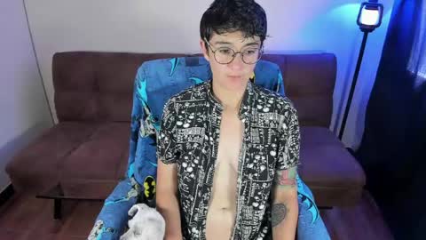 Blue online show from April 20, 2026, 3:37 pm