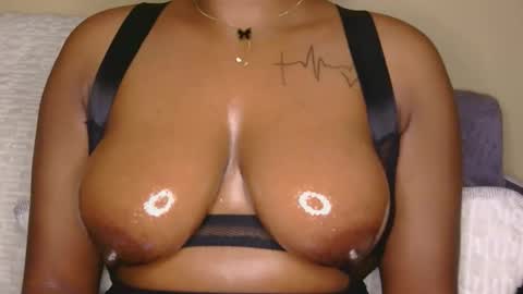 Kelly online show from November 12, 2025, 10:41 pm