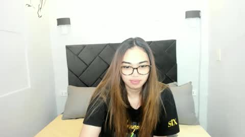 Snapshot of midnightbunny_ chatting on December 8, 2024, 2:52 pm Bunny 3 online show from December 8, 2024, 2:52 pm