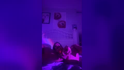 Kat  online show from April 13, 2026, 5:02 am