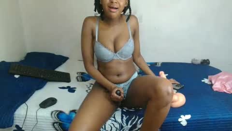 midnightsinx online show from November 19, 2025, 1:22 pm