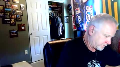 Snapshot of midwestdad09 chatting on September 12, 2025, 5:02 pm midwestdad09 online show from September 12, 2025, 5:02 pm
