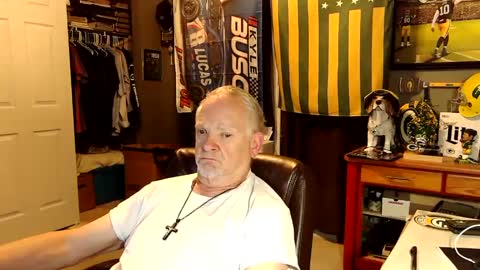 Snapshot of midwestdad09 chatting on September 13, 2025, 9:42 am midwestdad09 online show from September 13, 2025, 9:42 am