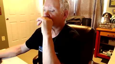 Snapshot of midwestdad09 chatting on October 6, 2025, 2:47 pm midwestdad09 online show from October 6, 2025, 2:47 pm