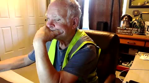 Snapshot of midwestdad09 chatting on October 8, 2025, 2:04 pm midwestdad09 online show from October 8, 2025, 2:04 pm