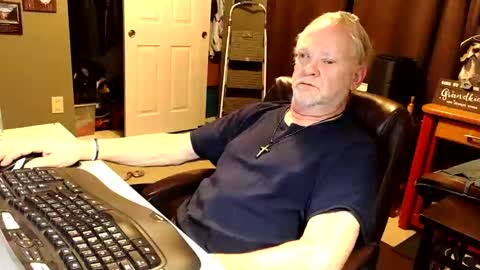 Snapshot of midwestdad09 chatting on October 12, 2025, 10:58 am midwestdad09 online show from October 12, 2025, 10:58 am