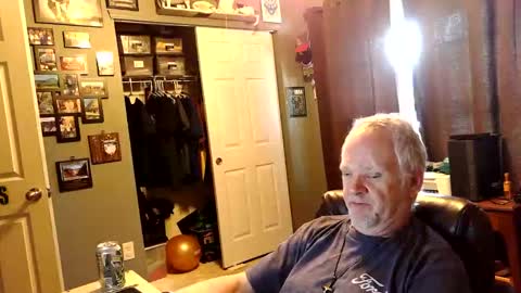 Snapshot of midwestdad09 chatting on October 17, 2025, 1:57 pm midwestdad09 online show from October 17, 2025, 1:57 pm