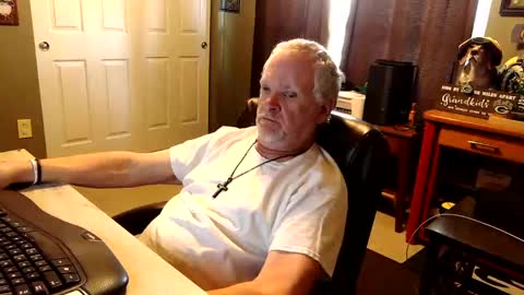 Snapshot of midwestdad09 chatting on October 21, 2025, 6:52 pm midwestdad09 online show from October 21, 2025, 6:52 pm