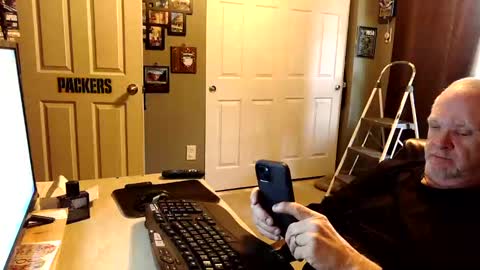 Snapshot of midwestdad09 chatting on October 30, 2025, 3:13 pm midwestdad09 online show from October 30, 2025, 3:13 pm