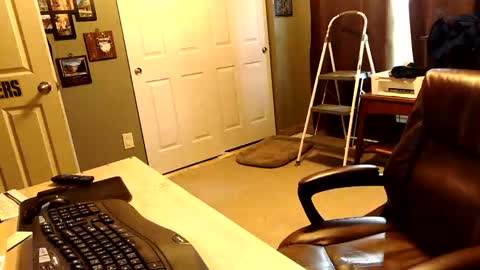 Snapshot of midwestdad09 chatting on November 2, 2025, 1:46 pm midwestdad09 online show from November 2, 2025, 1:46 pm