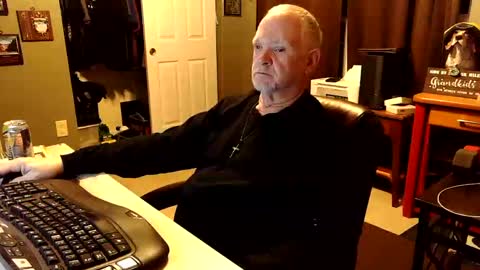 Snapshot of midwestdad09 chatting on November 8, 2025, 9:31 am midwestdad09 online show from November 8, 2025, 9:31 am