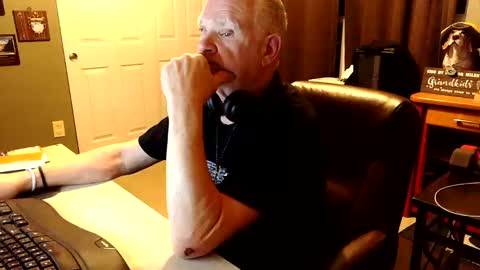 Snapshot of midwestdad09 chatting on November 8, 2025, 11:58 pm midwestdad09 online show from November 8, 2025, 11:58 pm