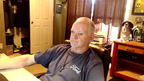 Snapshot of midwestdad09 chatting on November 16, 2025, 6:24 pm midwestdad09 online show from November 16, 2025, 6:24 pm