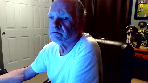 Snapshot of midwestdad09 chatting on November 27, 2025, 9:33 am midwestdad09 online show from November 27, 2025, 9:33 am