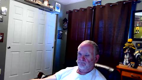 Snapshot of midwestdad09 chatting on December 2, 2025, 9:10 pm midwestdad09 online show from December 2, 2025, 9:10 pm