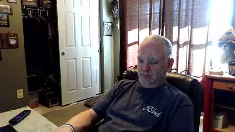 Snapshot of midwestdad09 chatting on December 4, 2025, 3:43 pm midwestdad09 online show from December 4, 2025, 3:43 pm