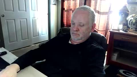 Snapshot of midwestdad09 chatting on December 5, 2025, 7:43 pm midwestdad09 online show from December 5, 2025, 7:43 pm
