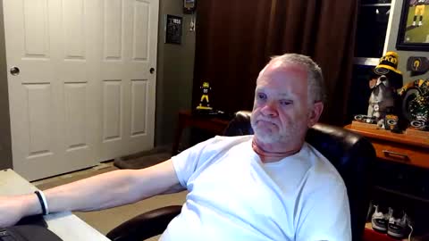 Snapshot of midwestdad09 chatting on December 14, 2025, 2:06 am midwestdad09 online show from December 14, 2025, 2:06 am