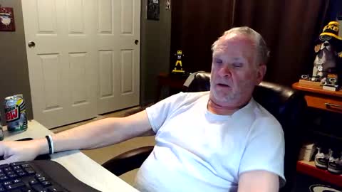 Snapshot of midwestdad09 chatting on December 15, 2025, 2:38 am midwestdad09 online show from December 15, 2025, 2:38 am