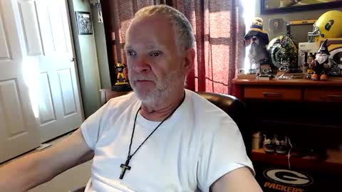 Snapshot of midwestdad09 chatting on December 16, 2025, 7:19 pm midwestdad09 online show from December 16, 2025, 7:19 pm